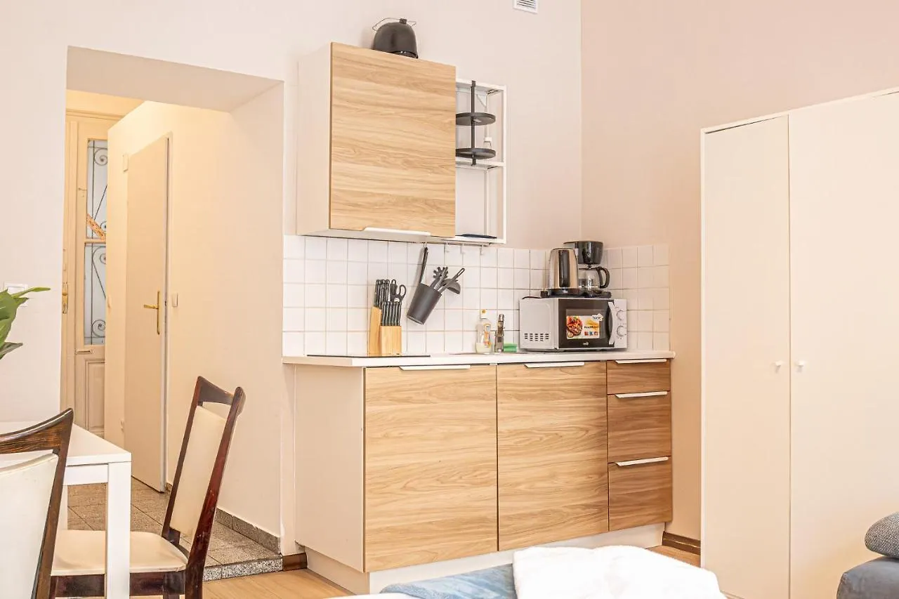 Cozy & Stylish 1-Br Studio Retreat-Perfect Getaway Vienna 0*,  Austria